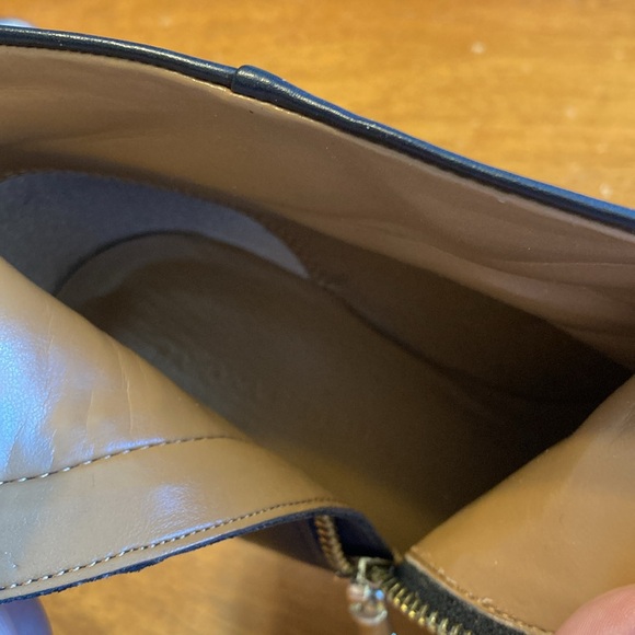 Banana Republic Womens Size 7.5 Black Leather Heeled Booties Gold Side Zipper - Picture 12 of 15